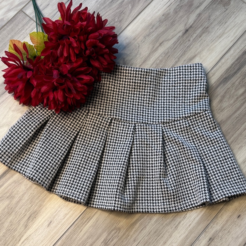 H&M Black and White Mini Skirt